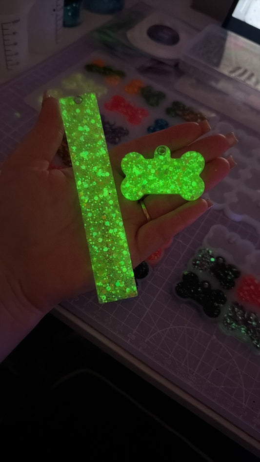 Custom Resin Glitter / Non Glitter bookmarks ( vinyl quotes and phrases )